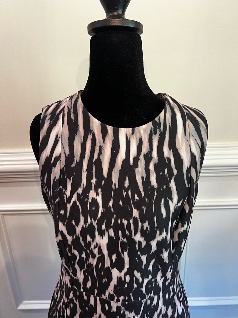Calvin Klein Black and White Animal-Print Midi Sheath Dress Size 6 - Picture 6 of 6